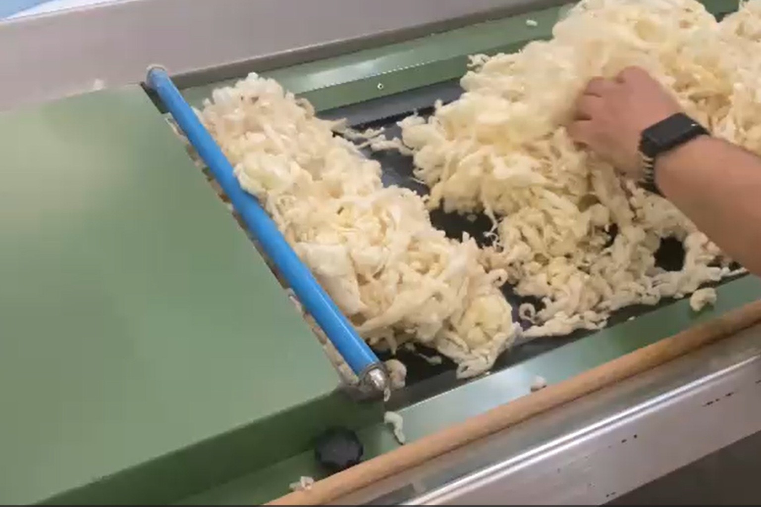 Lana durante la lavorazione artigianale Valle di Lana